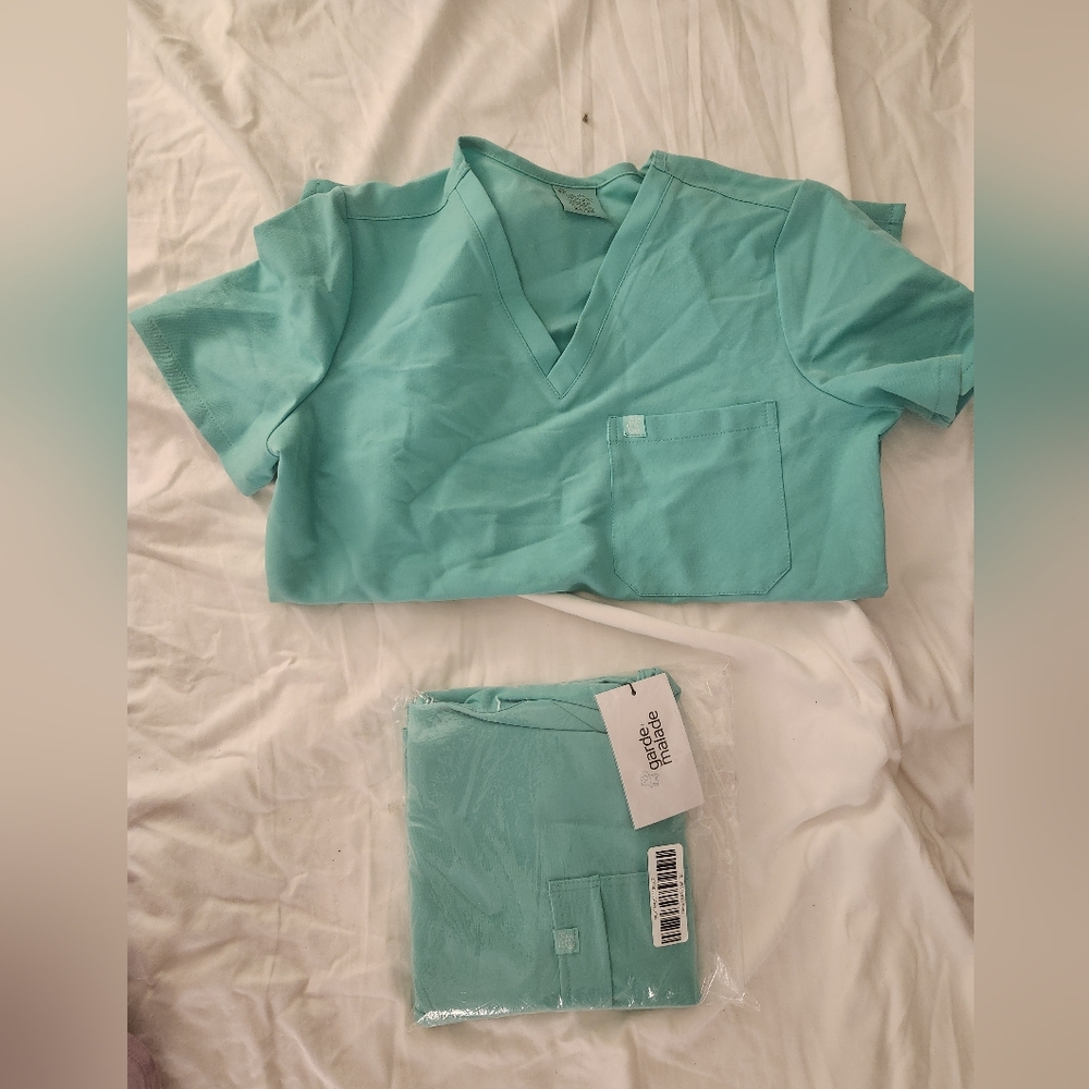NWT XS/XXS Fiji Green GARDE MALADE scrubs